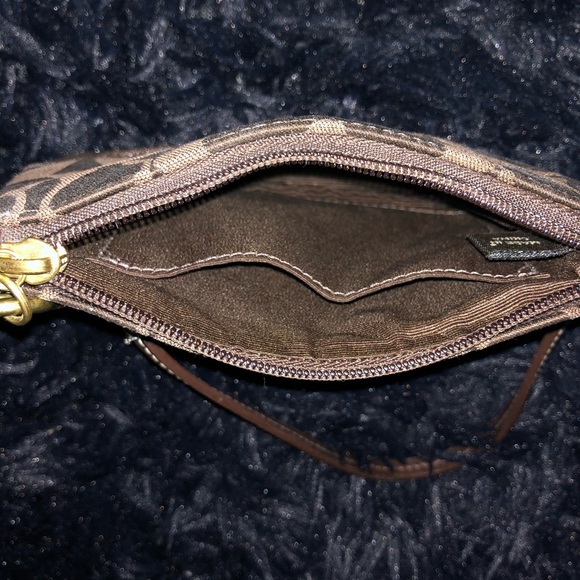 Set Of Two Brown and Black Coach wristlets - Picture 4 of 8